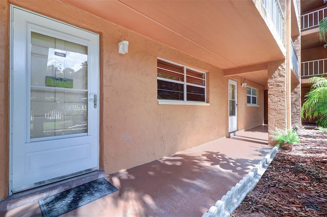 view of exterior entry featuring stucco siding