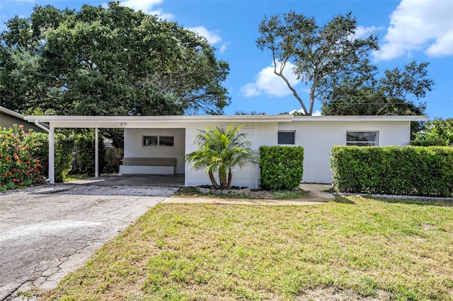 view of front of property with a carport and a front yard