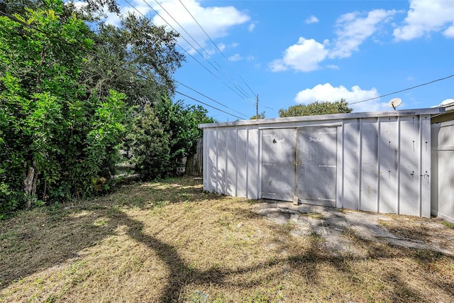 view of outbuilding