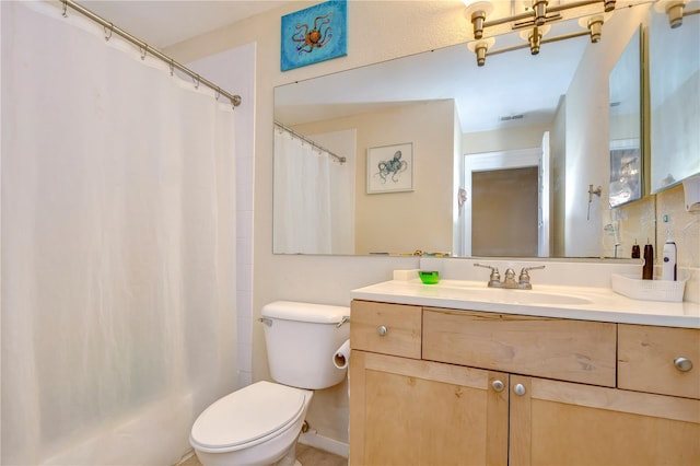 full bath featuring curtained shower, visible vents, toilet, and vanity