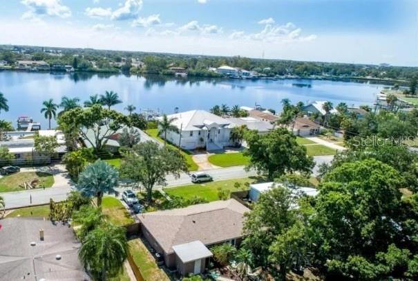 bird's eye view with a water view