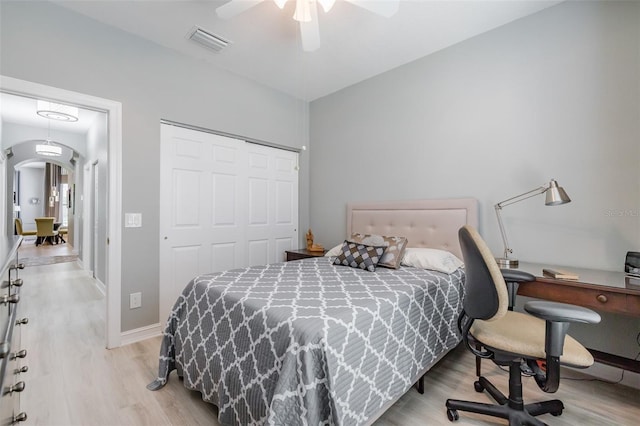 bedroom with light hardwood / wood-style flooring, a closet, and ceiling fan