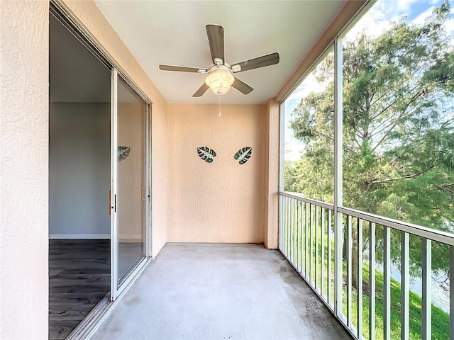 balcony featuring ceiling fan