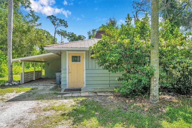 view of outbuilding featuring a carport