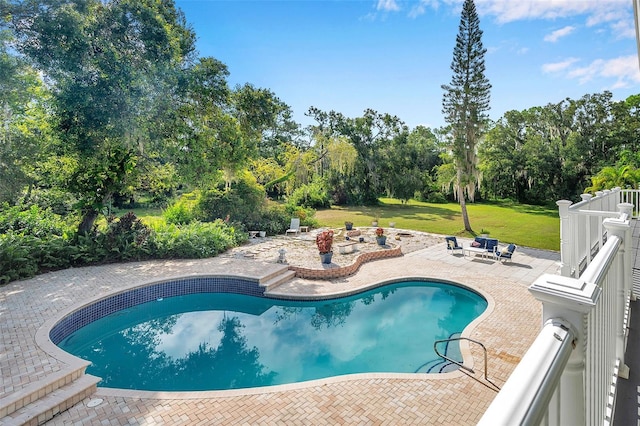 view of swimming pool with a patio and a lawn