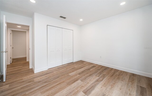 unfurnished bedroom with light wood-style floors, baseboards, visible vents, and recessed lighting