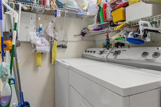 washroom with laundry area and washer and clothes dryer