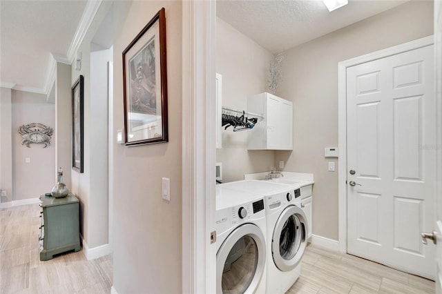 laundry room with a textured ceiling, cabinets, independent washer and dryer, crown molding, and sink