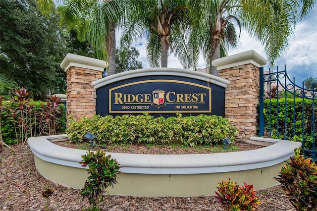 view of community / neighborhood sign