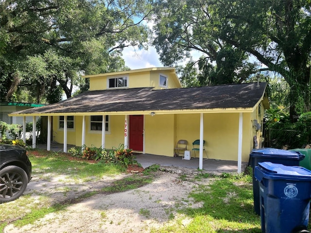 view of front facade with stucco siding