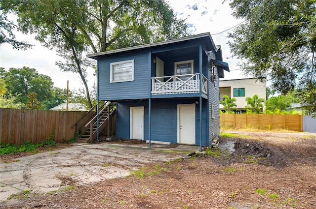 view of front of property