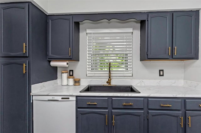 7331/2 New Jersey St, Clearwater, FL 33756 - kitchen featuring a sink, blue cabinets, and dishwasher