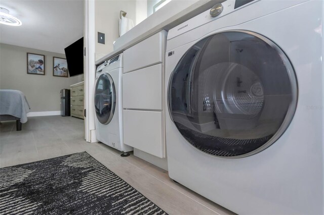 7331/2 New Jersey St, Clearwater, FL 33756 - laundry area featuring washer / dryer and light tile patterned floors