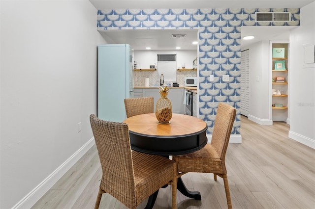 10800 US Highway 19 N Unit 112, Pinellas Park, FL 33782 - dining room featuring light wood-type flooring and baseboards