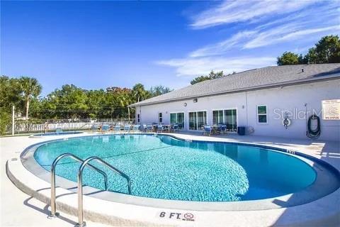 10800 US Highway 19 N Unit 112, Pinellas Park, FL 33782 - community pool with a patio area
