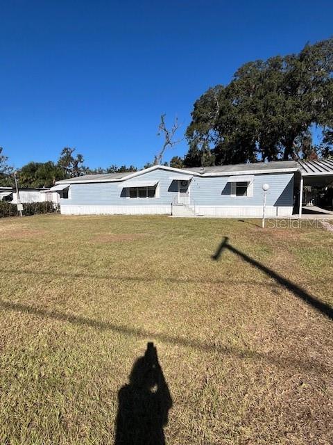 view of front of home featuring a front lawn