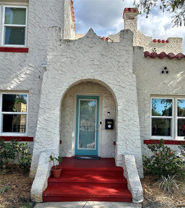 entrance to property featuring stucco siding