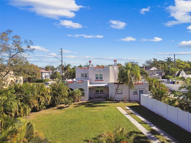 view of front facade featuring a front yard