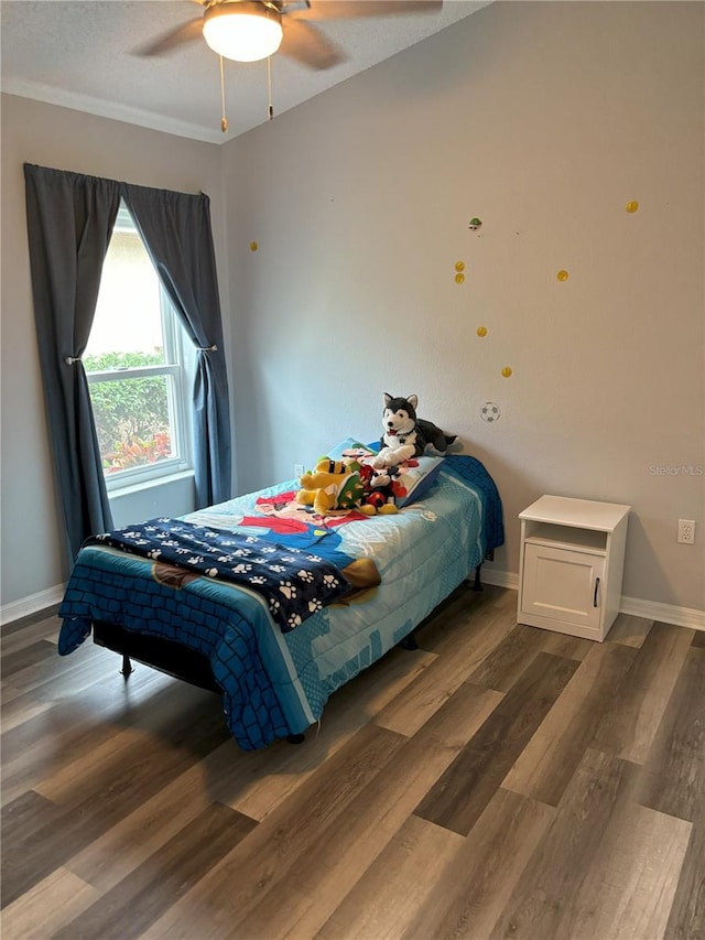 bedroom featuring dark hardwood / wood-style flooring, a textured ceiling, and ceiling fan