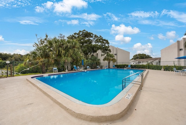 view of swimming pool