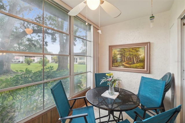 sunroom featuring ceiling fan