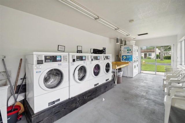 washroom featuring washing machine and clothes dryer