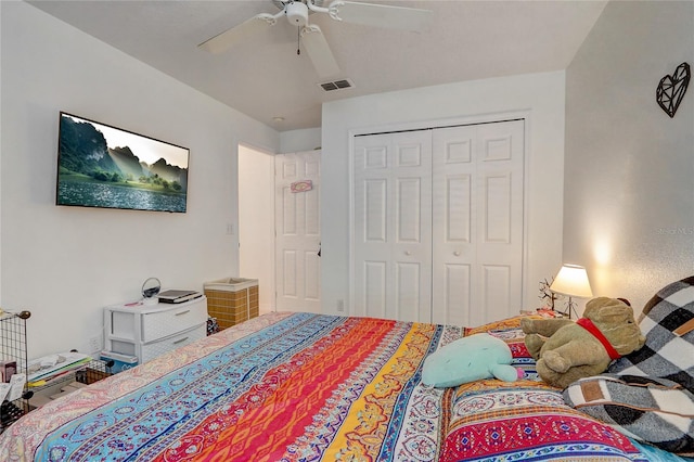 bedroom featuring ceiling fan and a closet