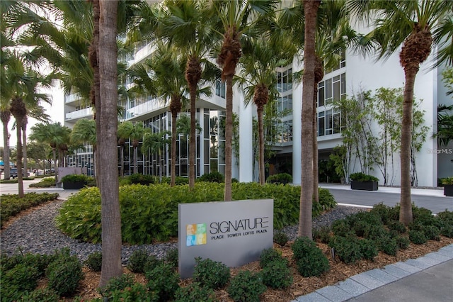 175 1st St S Unit 406, Saint Petersburg, FL 33701 - view of community sign