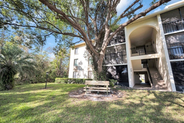 view of yard with a balcony