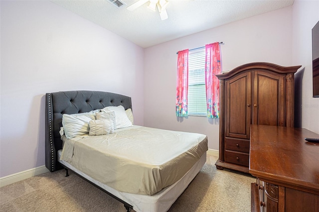 bedroom featuring ceiling fan and a textured ceiling