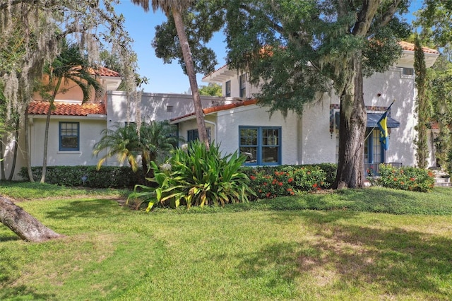 mediterranean / spanish house featuring a front yard