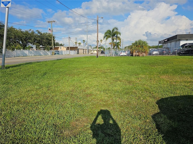 Listing photo 2 for 203 1st St NW, Ruskin FL 33570