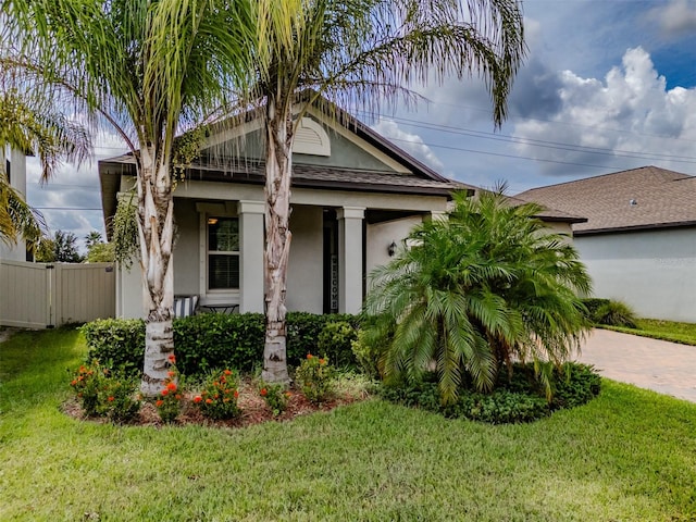 view of front facade featuring covered porch and a front lawn