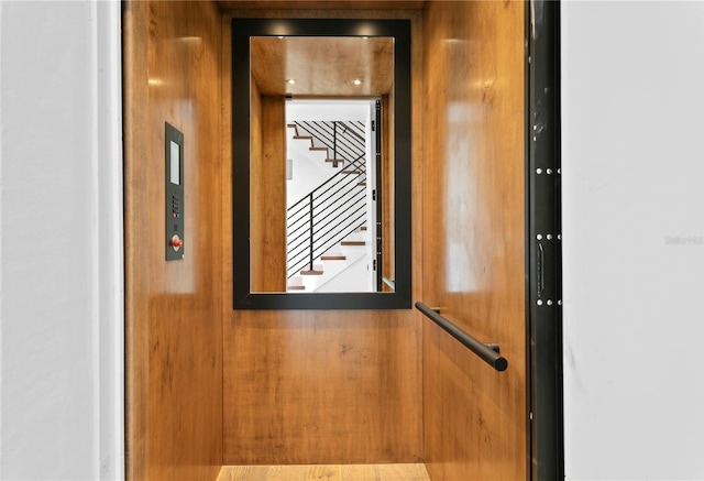 room details with elevator