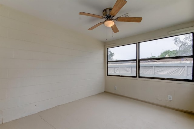 unfurnished room with plenty of natural light and ceiling fan