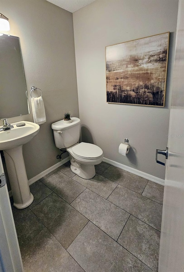 bathroom featuring toilet and sink