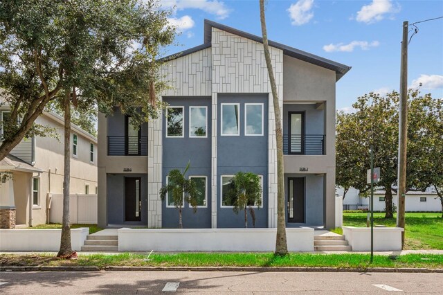 exterior space featuring a balcony