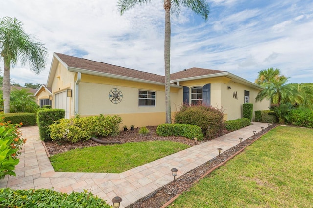 single story home with a front lawn