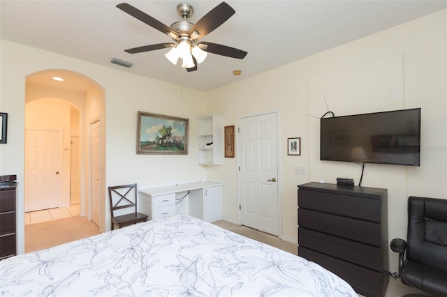 bedroom with ceiling fan