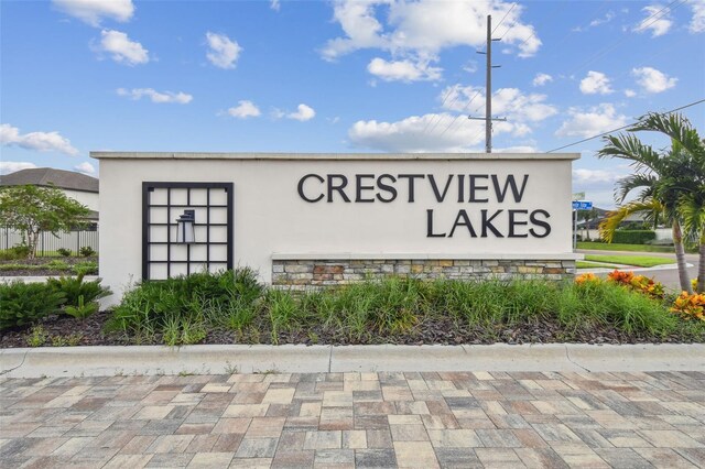 view of community / neighborhood sign