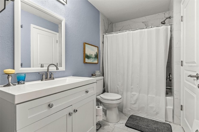 full bathroom featuring toilet, shower / bath combo with shower curtain, and vanity