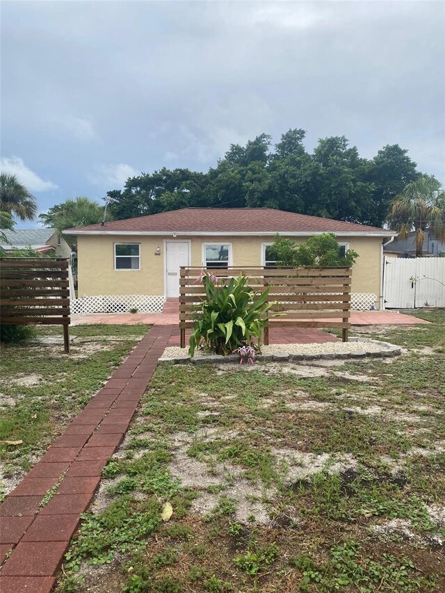 view of front of property