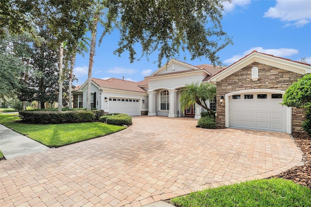 view of front of property featuring a front lawn and a garage