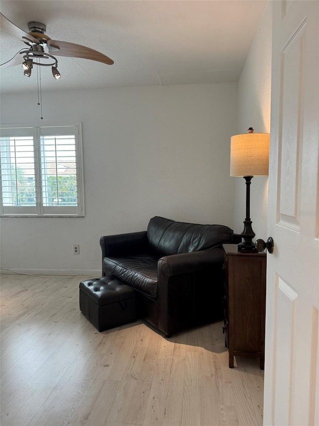 living room with light wood-type flooring and ceiling fan