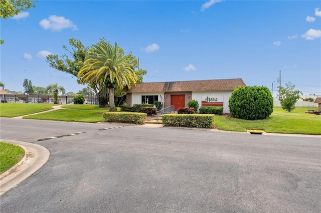 ranch-style home featuring a front lawn