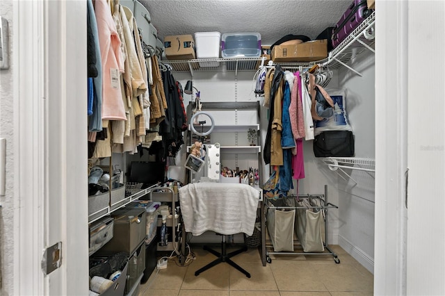 spacious closet featuring light tile patterned floors