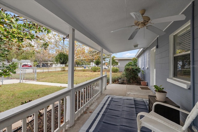 view of patio featuring covered porch and ceiling fan