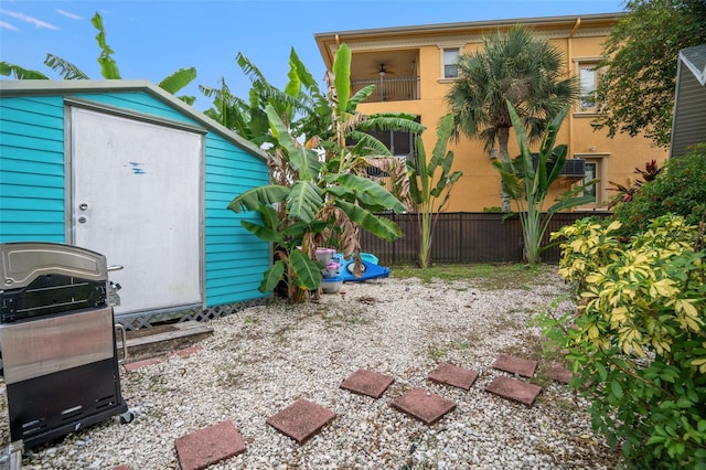 view of yard featuring a storage unit