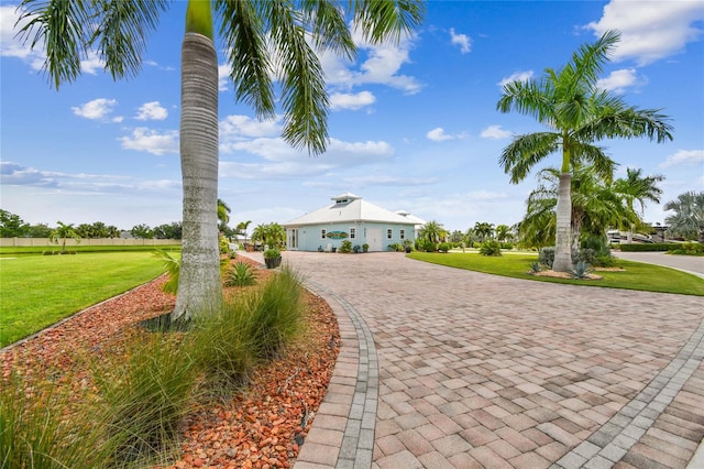 view of front of house featuring a front yard