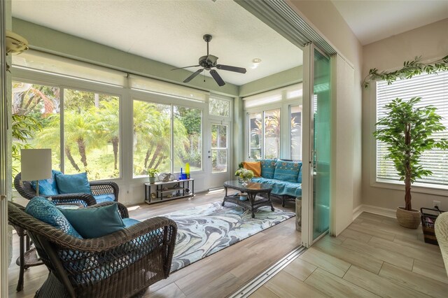 sunroom with ceiling fan